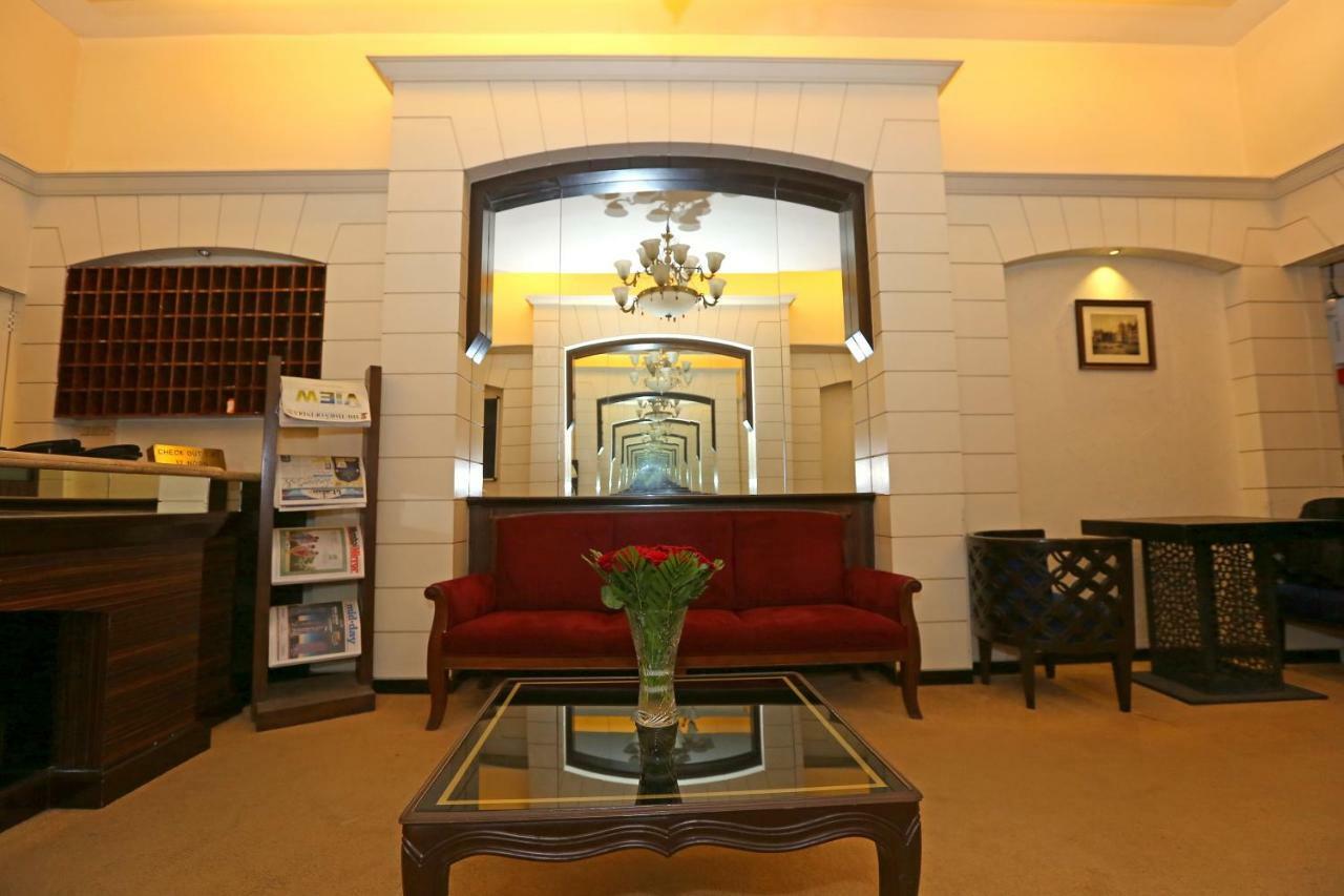 Gulf Hotel - Near Taj Hotel Colaba Mumbai  Buitenkant foto