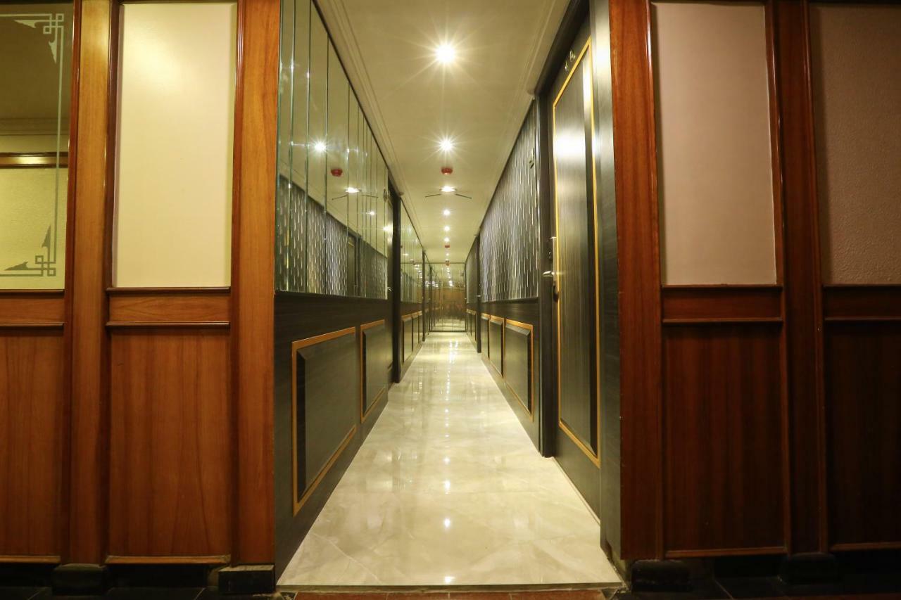 Gulf Hotel - Near Taj Hotel Colaba Mumbai  Buitenkant foto