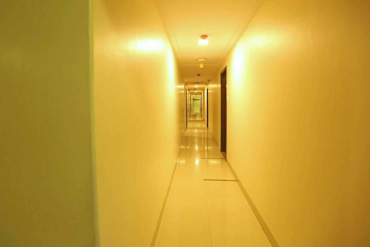 Gulf Hotel - Near Taj Hotel Colaba Mumbai  Buitenkant foto