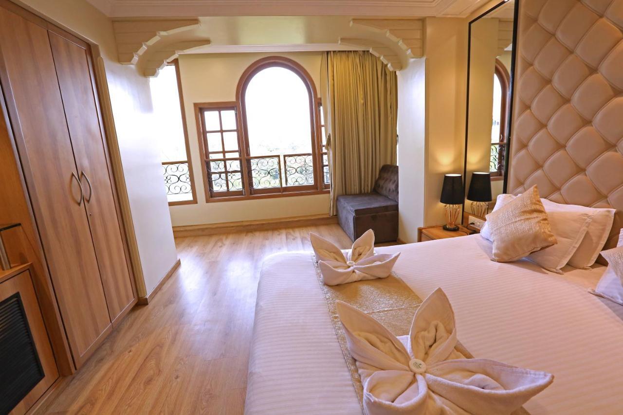 Gulf Hotel - Near Taj Hotel Colaba Mumbai  Buitenkant foto